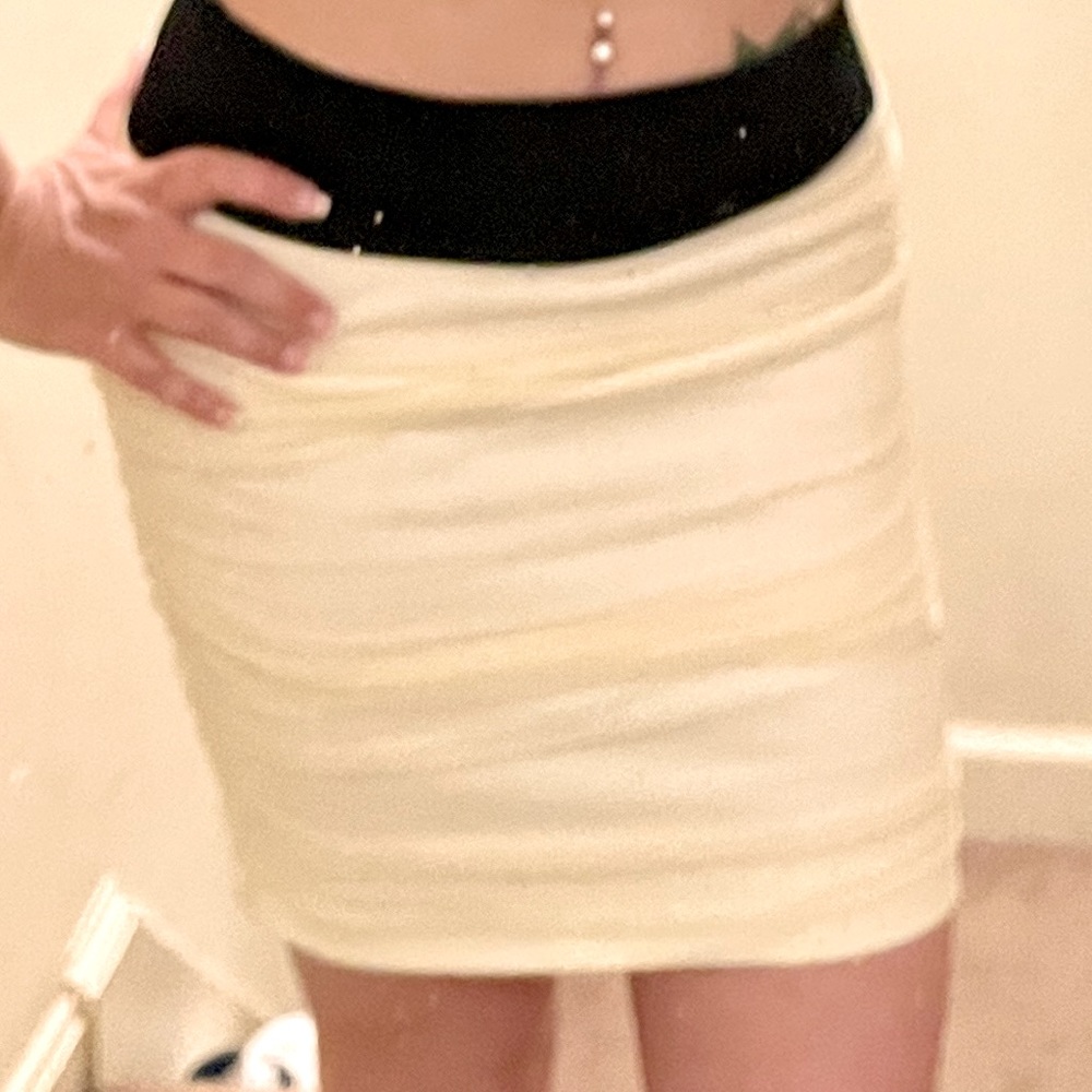 Guess Skirt - medium